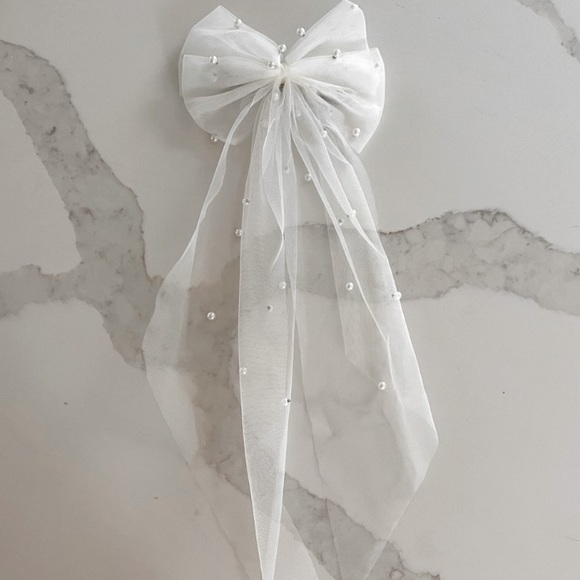 Pearl White Bow Hair Clip - Picture 2 of 3